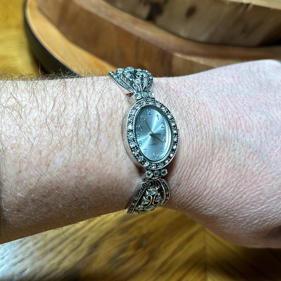 Hinged Cuff Bracelet Watch - Picture 11 of 12